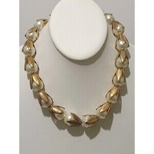 Lenora Dame Classic Bead Cap Leaf Faux Pearl Beaded Necklace New No Extender